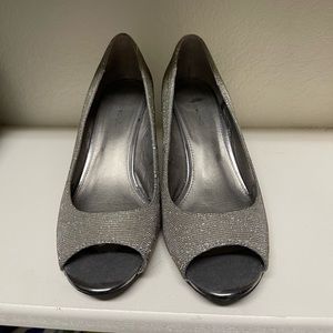 Bandolino Platinum Wedges